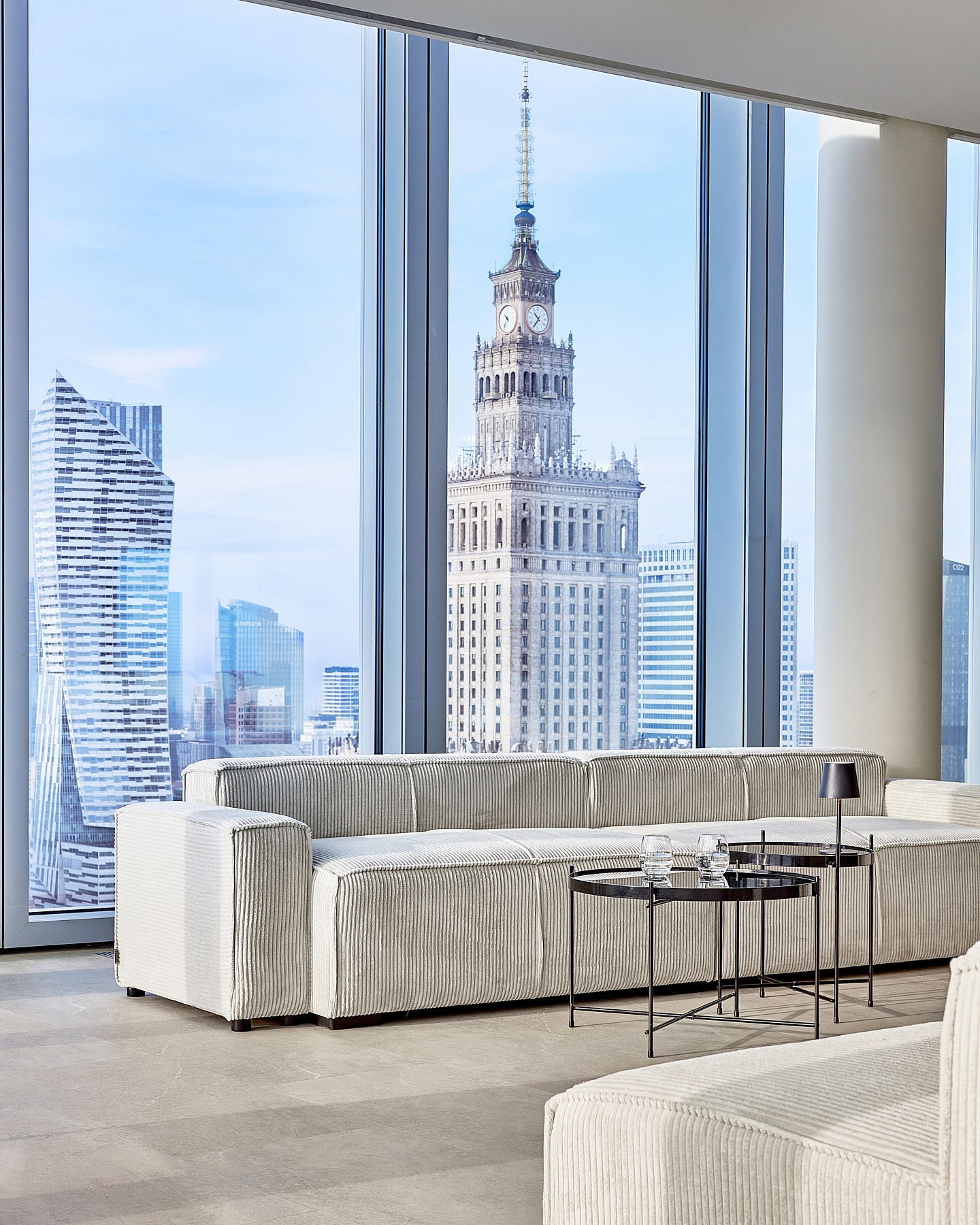 Widok na Pałac Kultury i Nauki z sali konferencyjnej Widok Tower